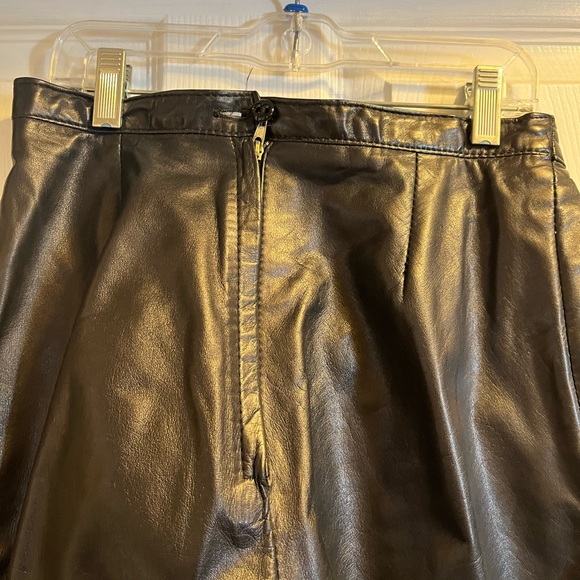 Ladies leather pants - Picture 3 of 5
